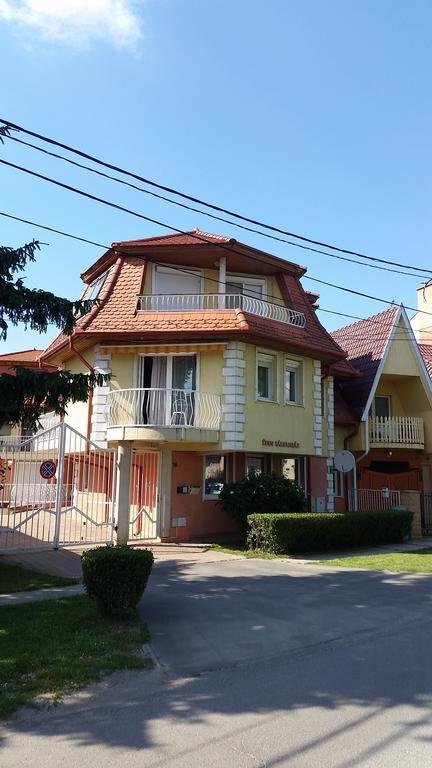 Boglarka Apartman Hajduszoboszlo Exterior photo